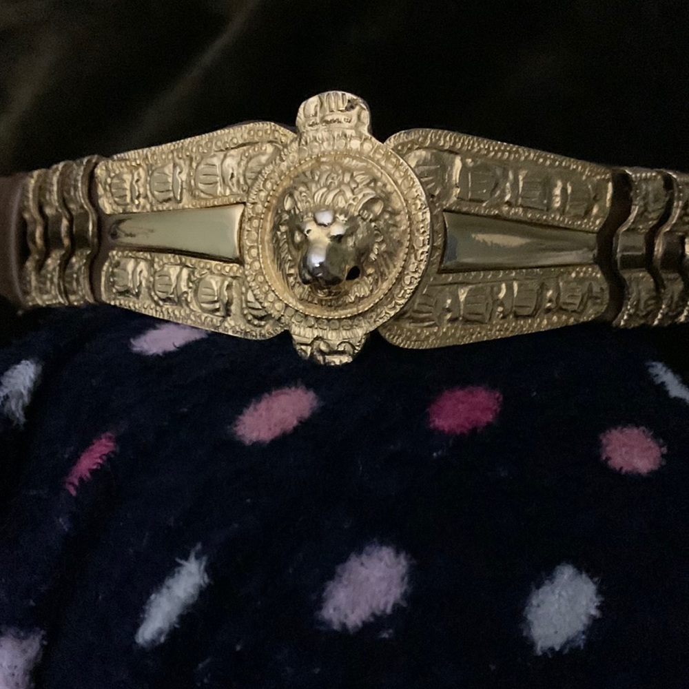 Judith Leiber brown leather lions head belt gold tone.